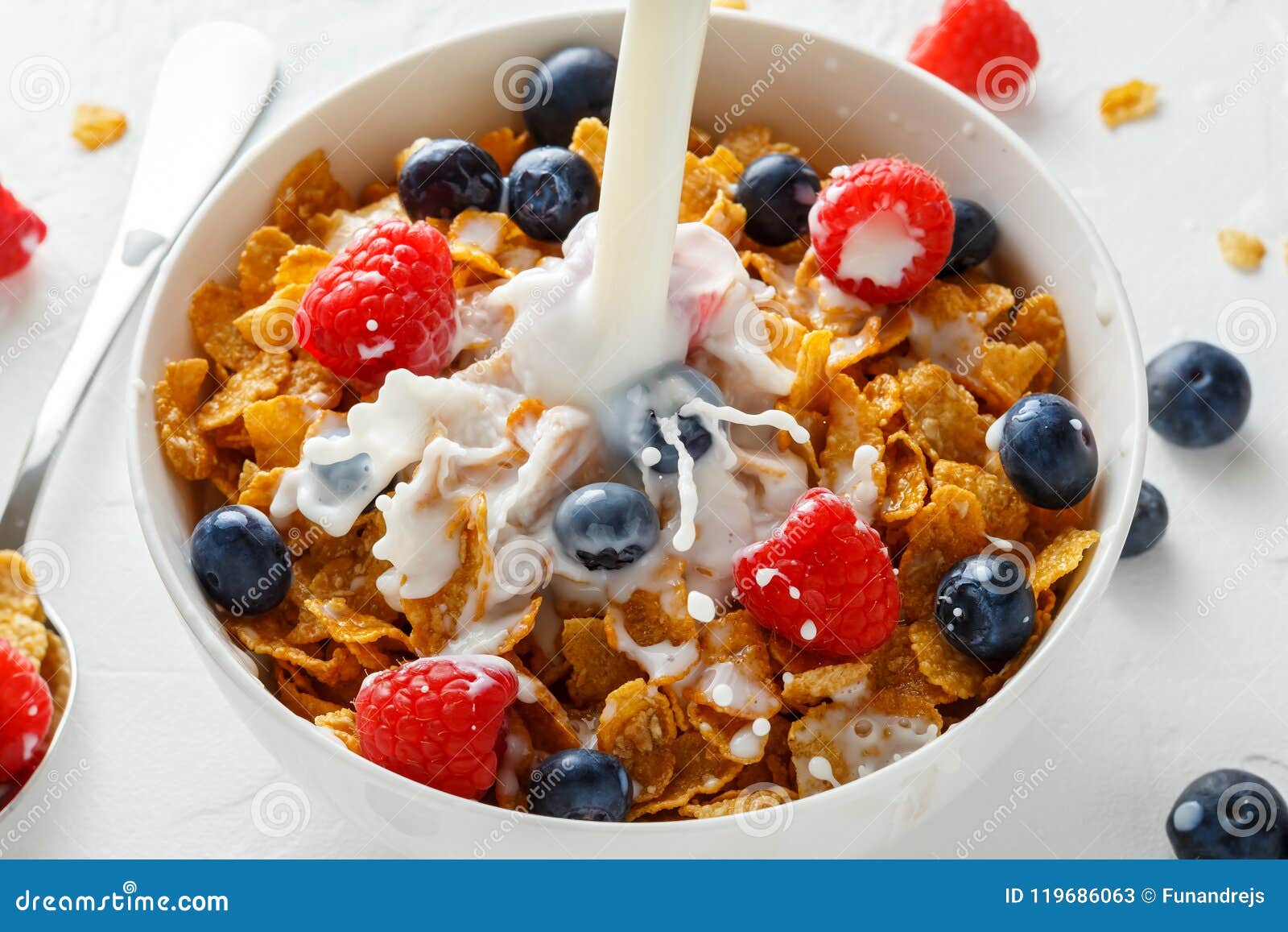 Corn Flakes Yoghurt & Berry Bowl