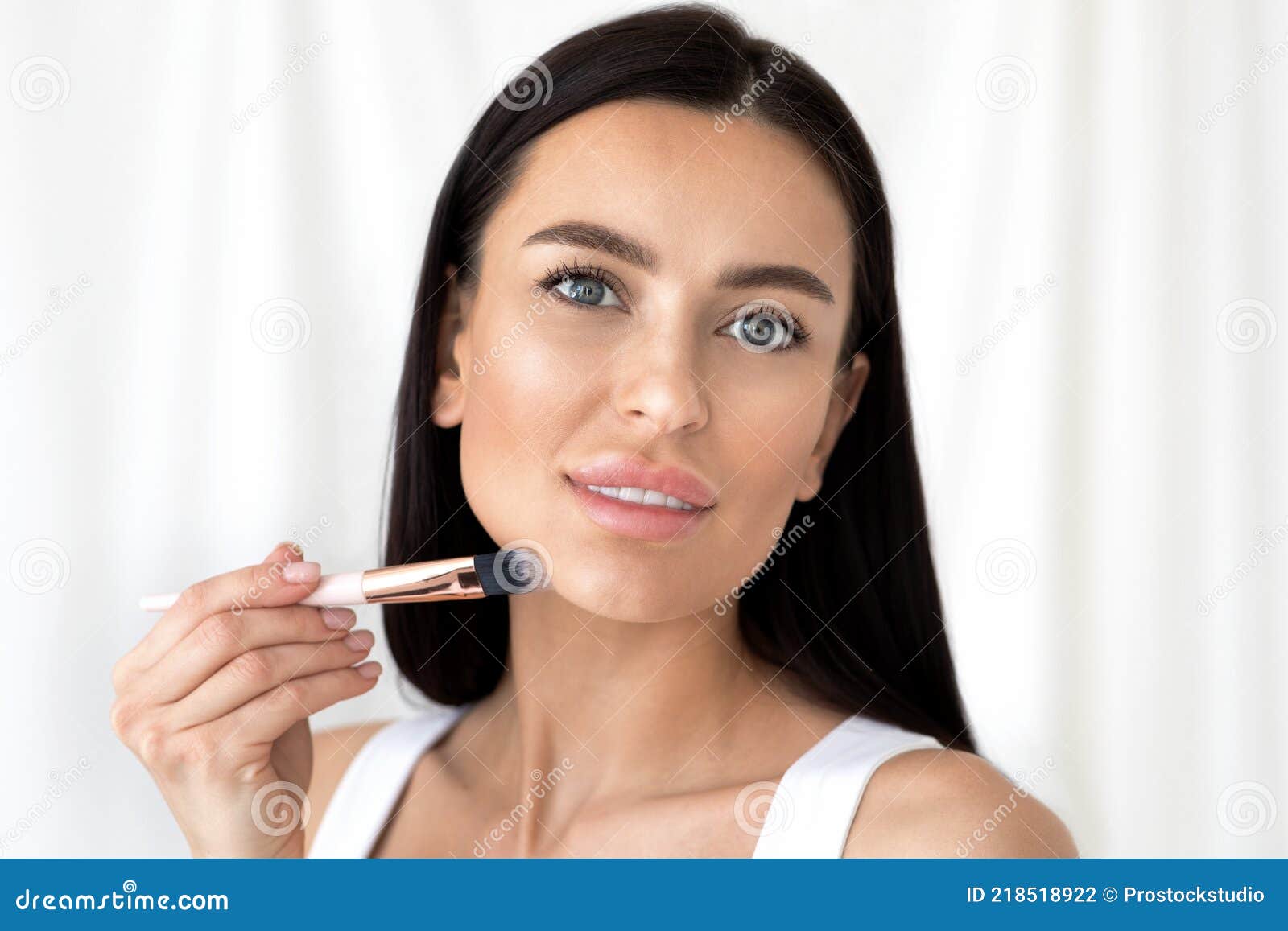 Besøg bedsteforældre fejl Arabiske Sarabo Healthy Skin and Perfect daily Nude Makeup, Online Beauty Lessons for Blog  Stock Photo - Image of lessons, background: 218518922
