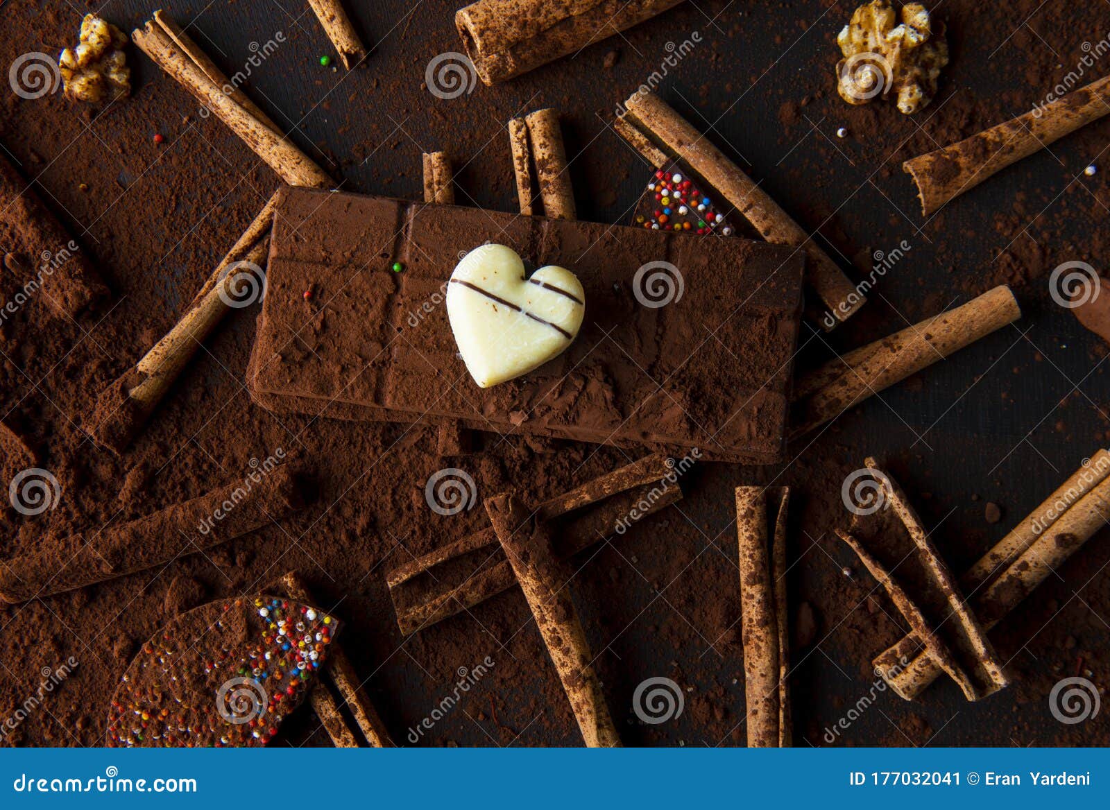 heart d chocolate perlin on chocolate bar and cinnamon