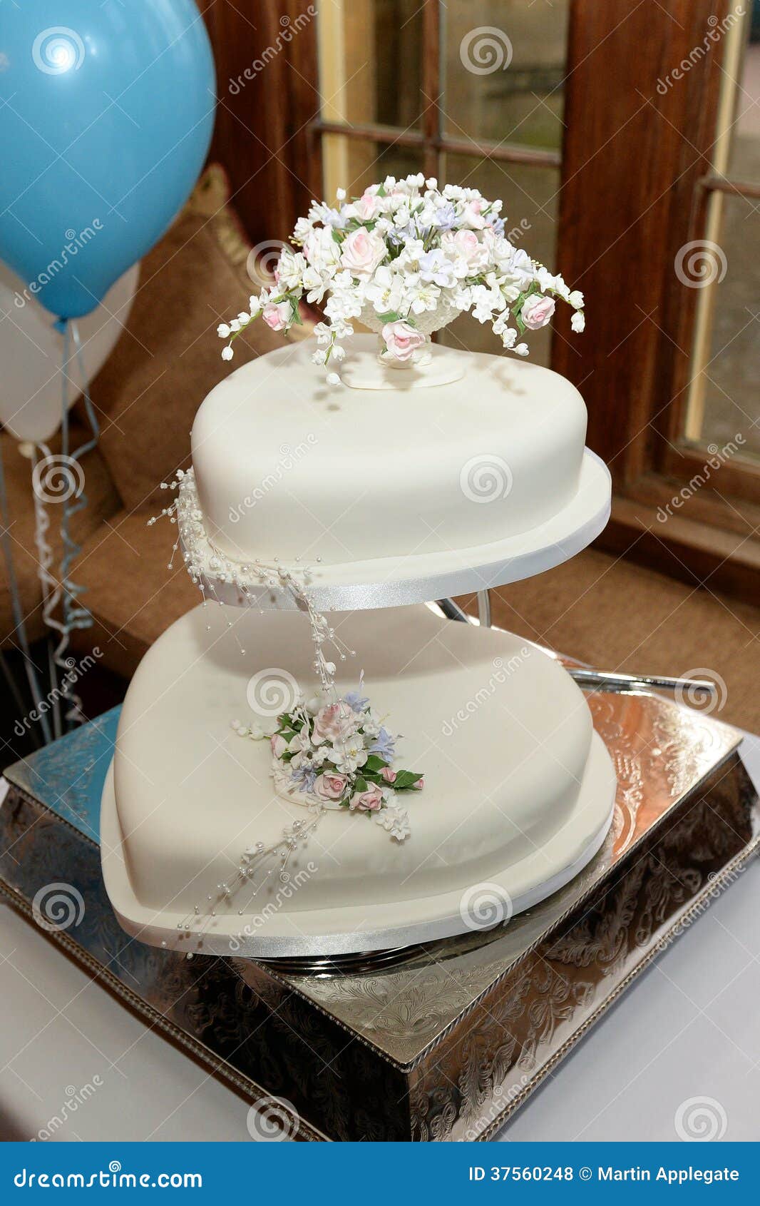 Heart shaped wedding cake stock photo. Image of tier - 37560248, image size:1066x1690