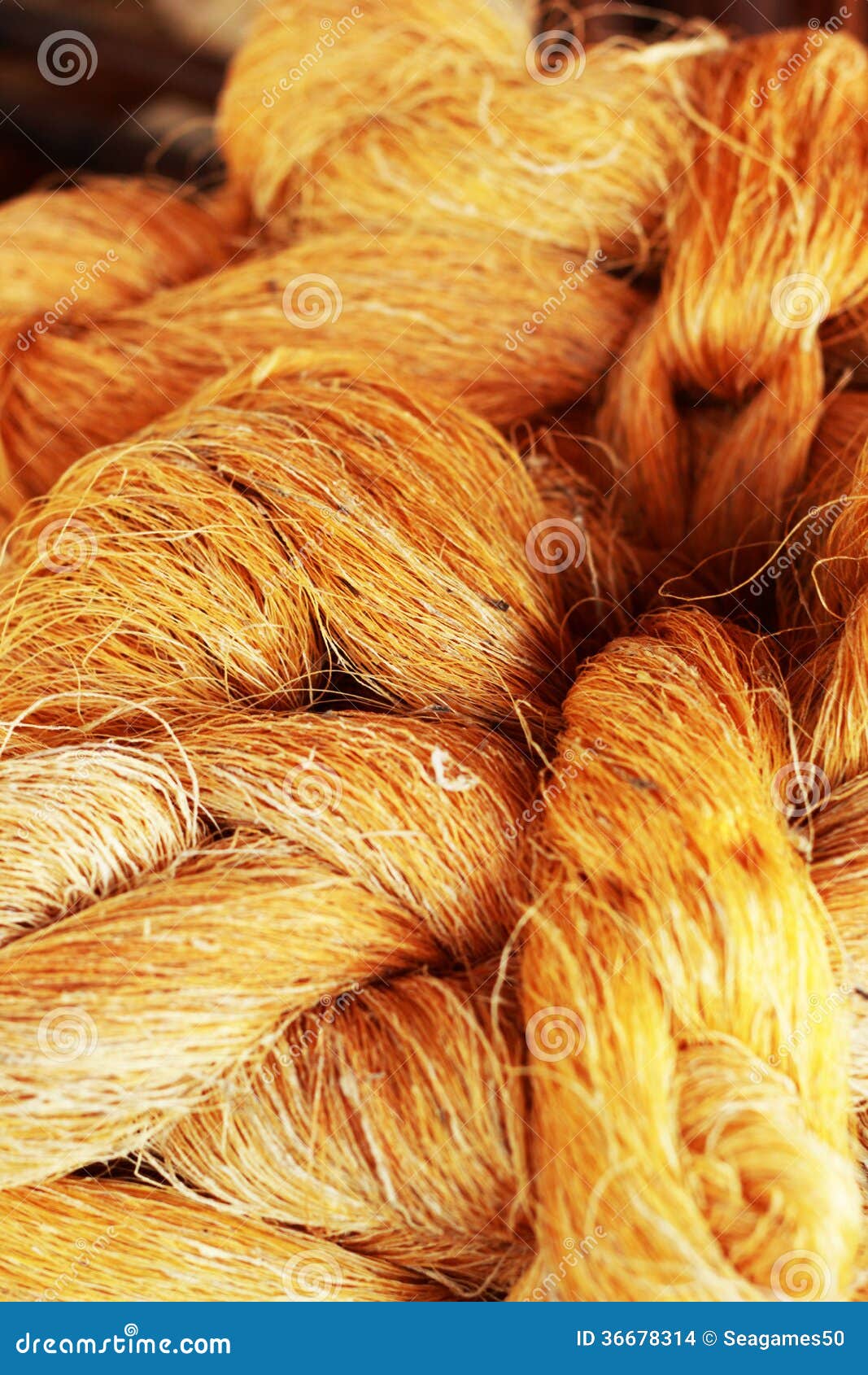 Hecho a Mano De La Seda Cruda Foto de archivo Imagen de modelo, seda