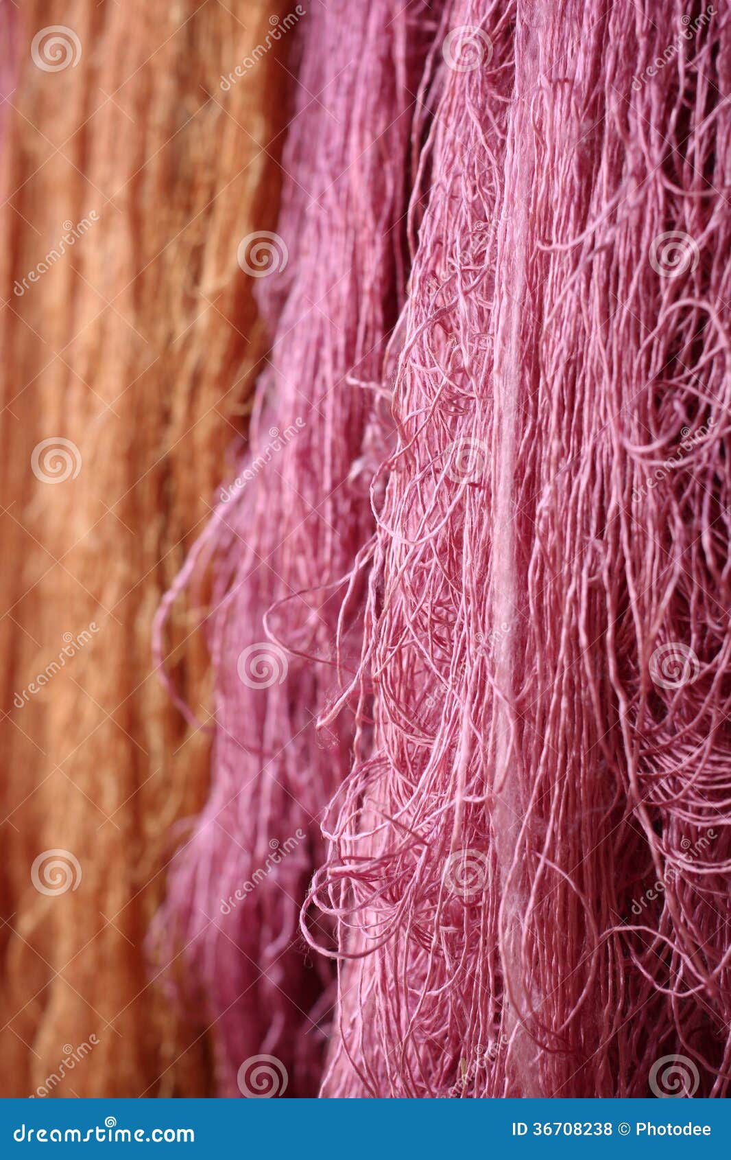 Hecho a Mano De La Seda Cruda Foto de archivo Imagen de textura, hilo