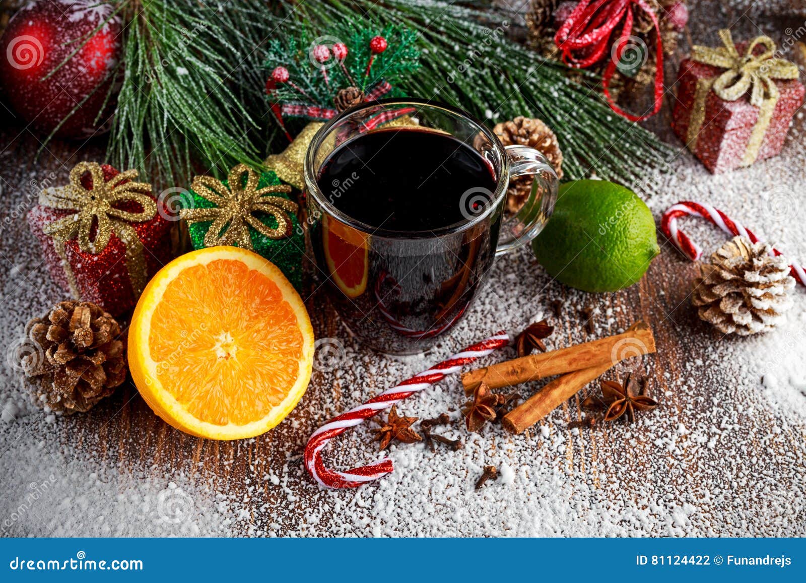 Heißer Glühwein Mit Zimtstangen, Orange, Kalk Weihnachtsniederlassung ...