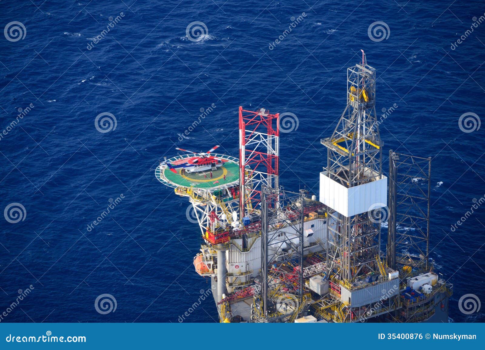 helicopter embark passenger on the offshore oil rig.