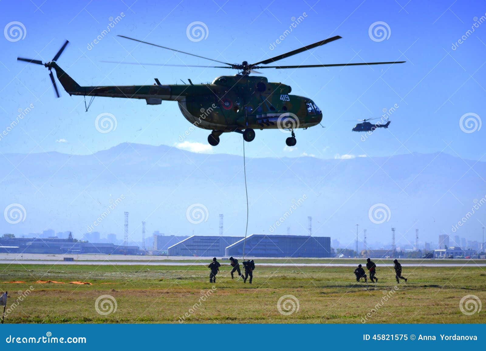 Helicopter Mi-17 Assault Air Cover Editorial Image - Image of people,  force: 45821575
