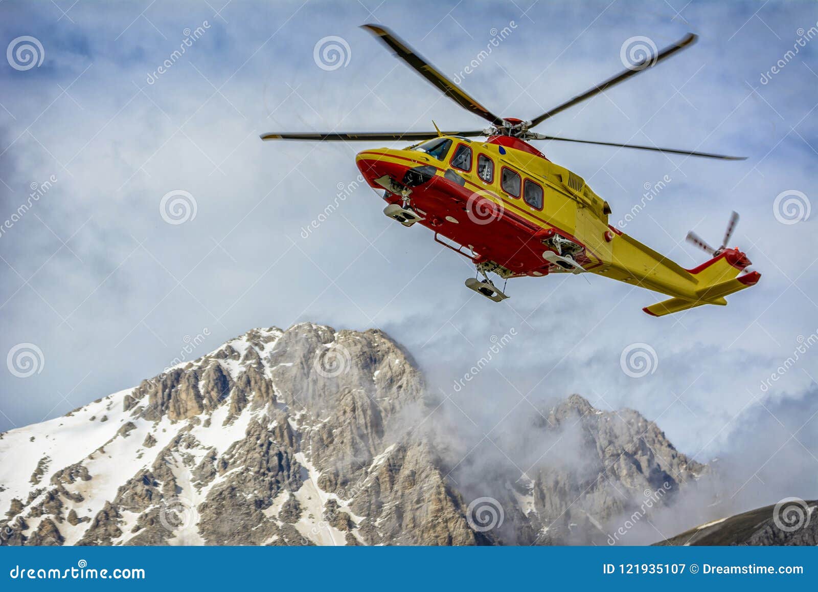 helicopter rescue on the mountain