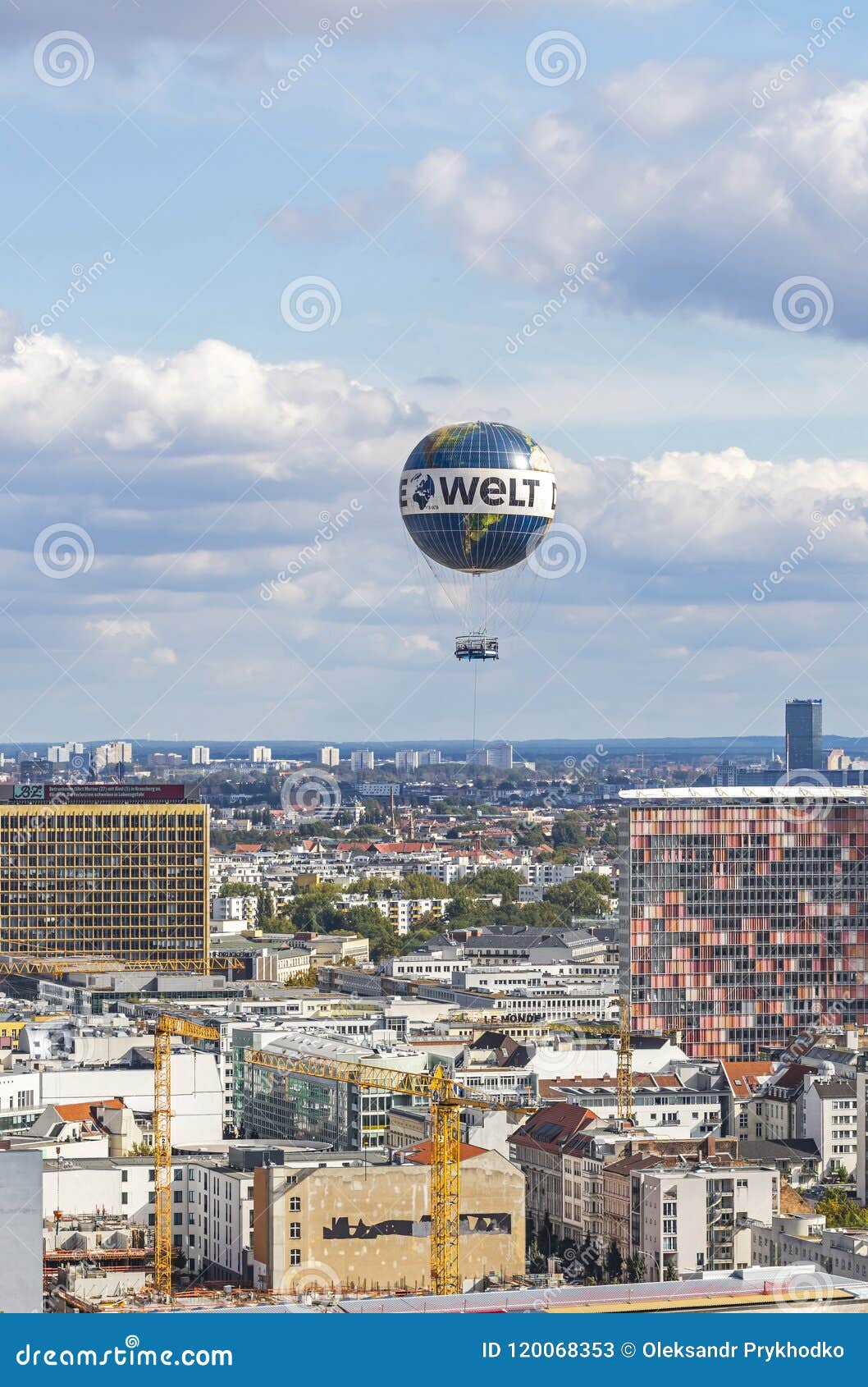 strategie maniac Ontvanger Heliumballon ` Borten-Ballon ` Im Himmel über Berlin, Deutschland  Redaktionelles Stockfoto - Bild von zieleinheit, über: 120068353