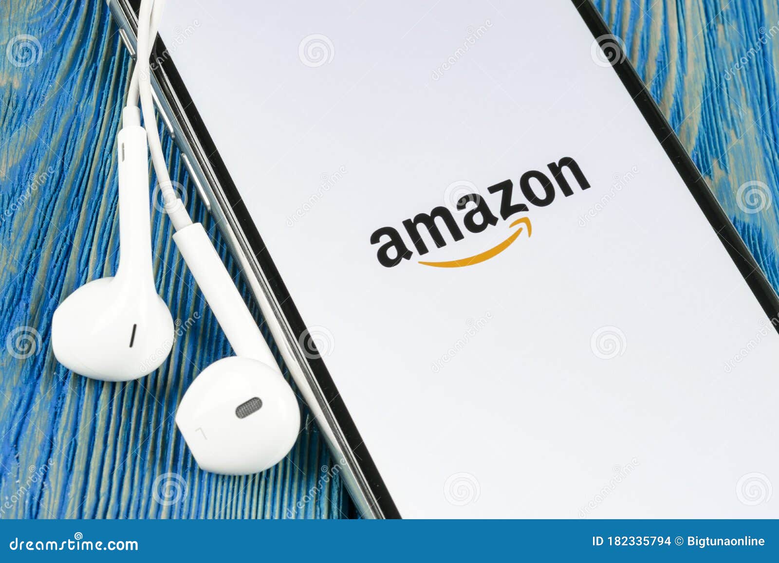 Amazon Shopping Application Icon On Apple Iphone X Screen Close Up Amazon Shopping App Icon Amazon Mobile Application Social Me Editorial Stock Image Image Of Largest Deal 182335794