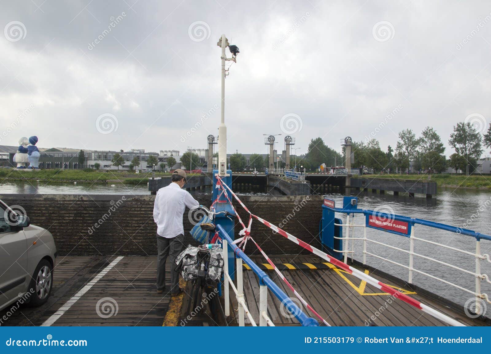 ferry-arriving-at-cape-jervis-sealink-terminal-editorial-image