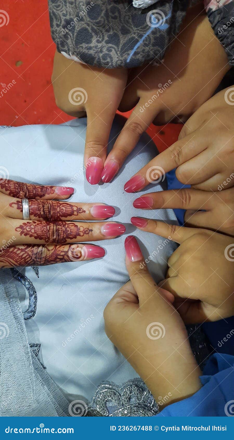 Modern Nail Henna