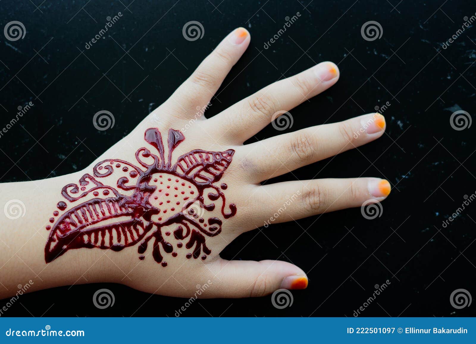 Henna Ornamente Auf Mädchen Hand Nahaufnahme Stockbild - Bild von