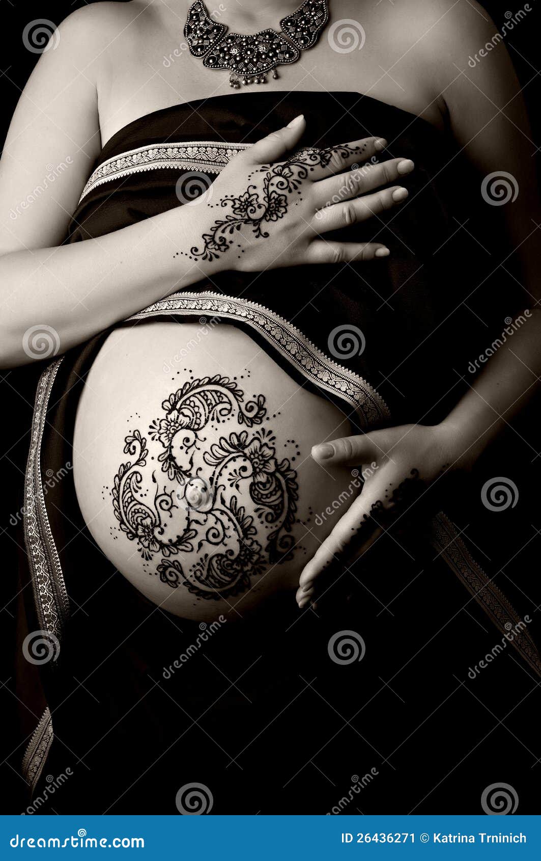 Lucknow Pregnancy Care Tips: क्या प्रेगनेंसी में सिर पर मेहंदी लगाना हो  सकता है घातक? जानिए एक्सपर्ट की राय - Can applying henna on the head during  pregnancy be fatal know the