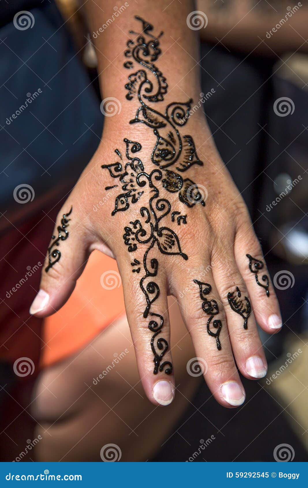Aggregate more than 207 small henna tattoo latest