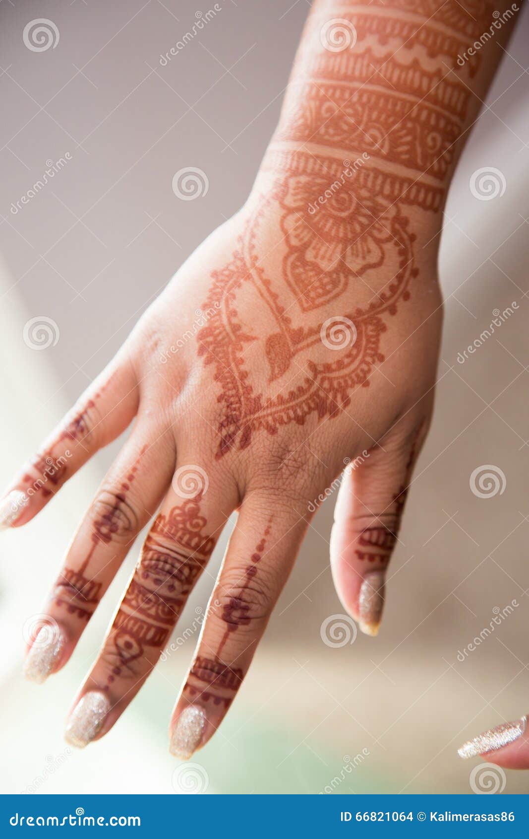 Henna tattoo on hand stock photo. Image of asian, indian - 66821064