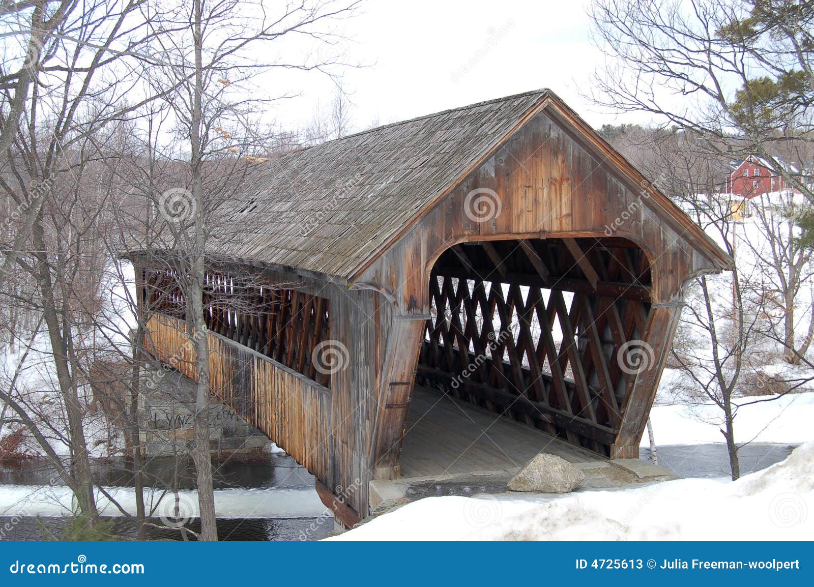 Henniker Covered Bridge stock image. Image of fashoined 4725613