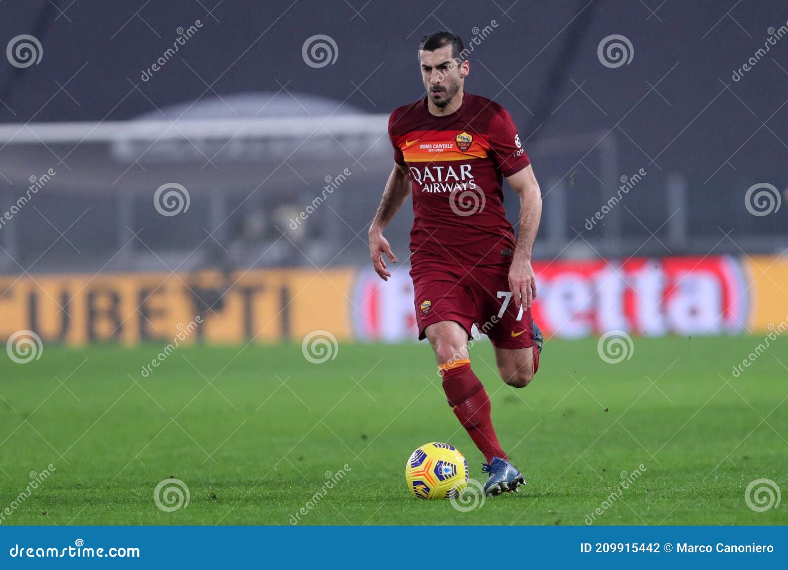 Arsenal's Henrikh Mkhitaryan Stock Photo - Alamy