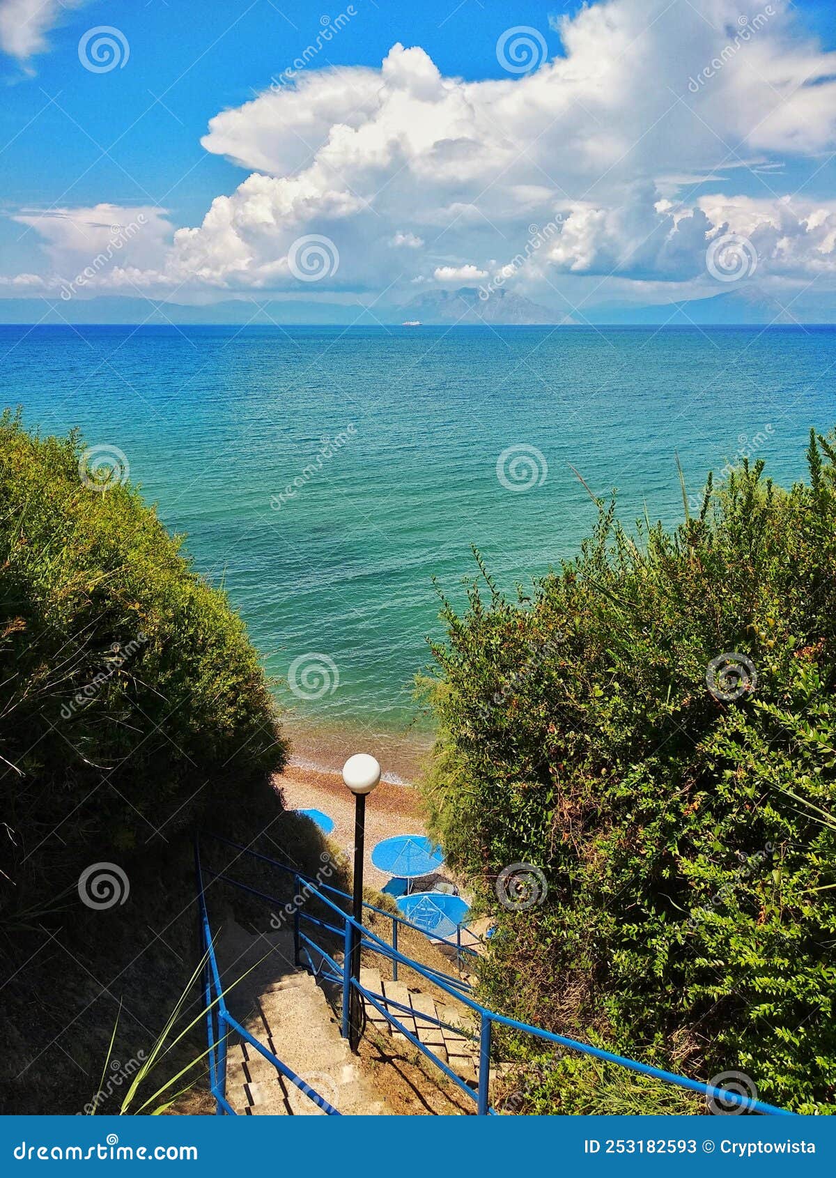 Herbier ciel de mer nuages image stock. Image du nuages - 253182593