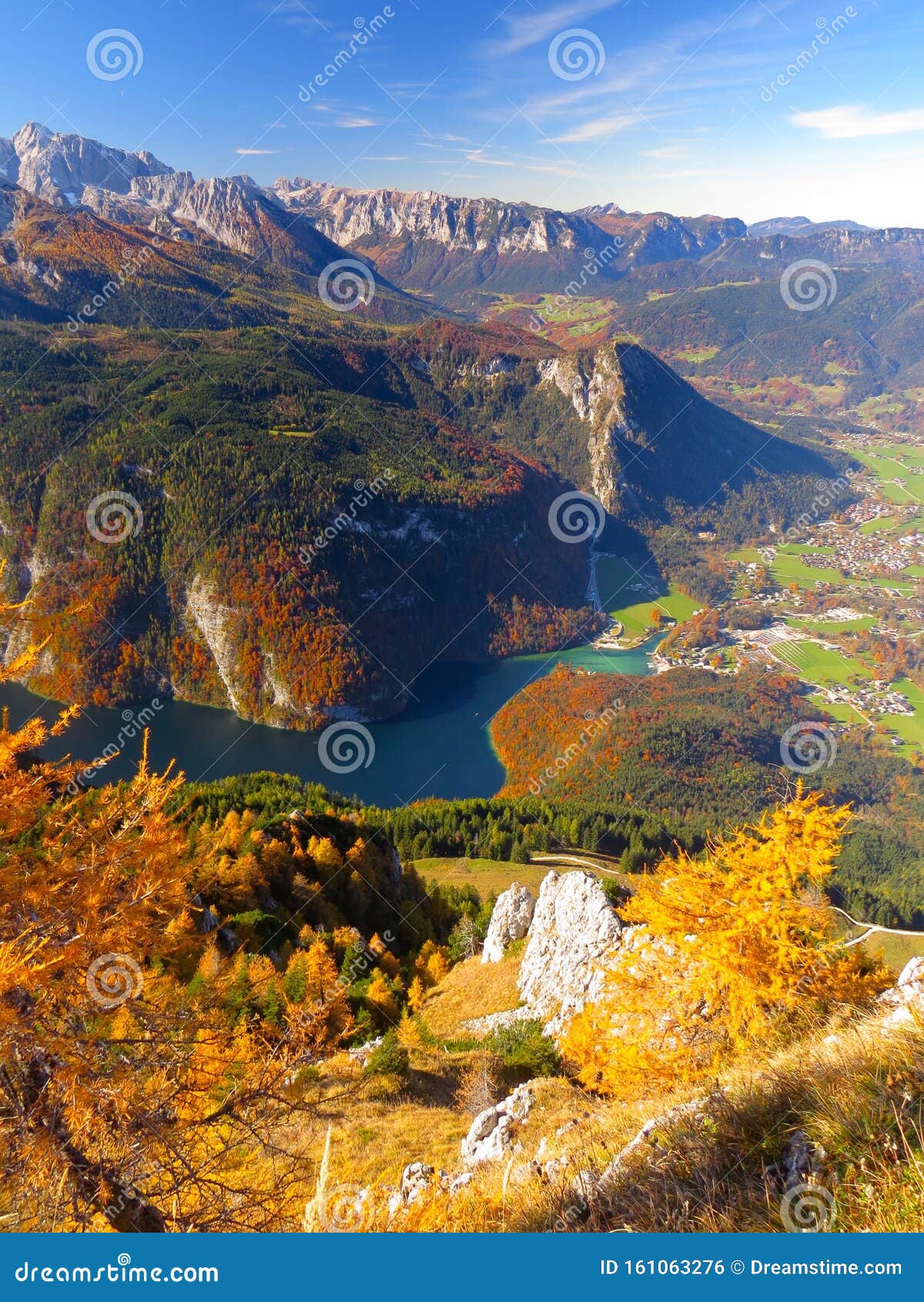 Herbst in Den Berchtesgaden Alpen, Bayern Stockfoto - Bild von smaragd,  farbe: 161063276