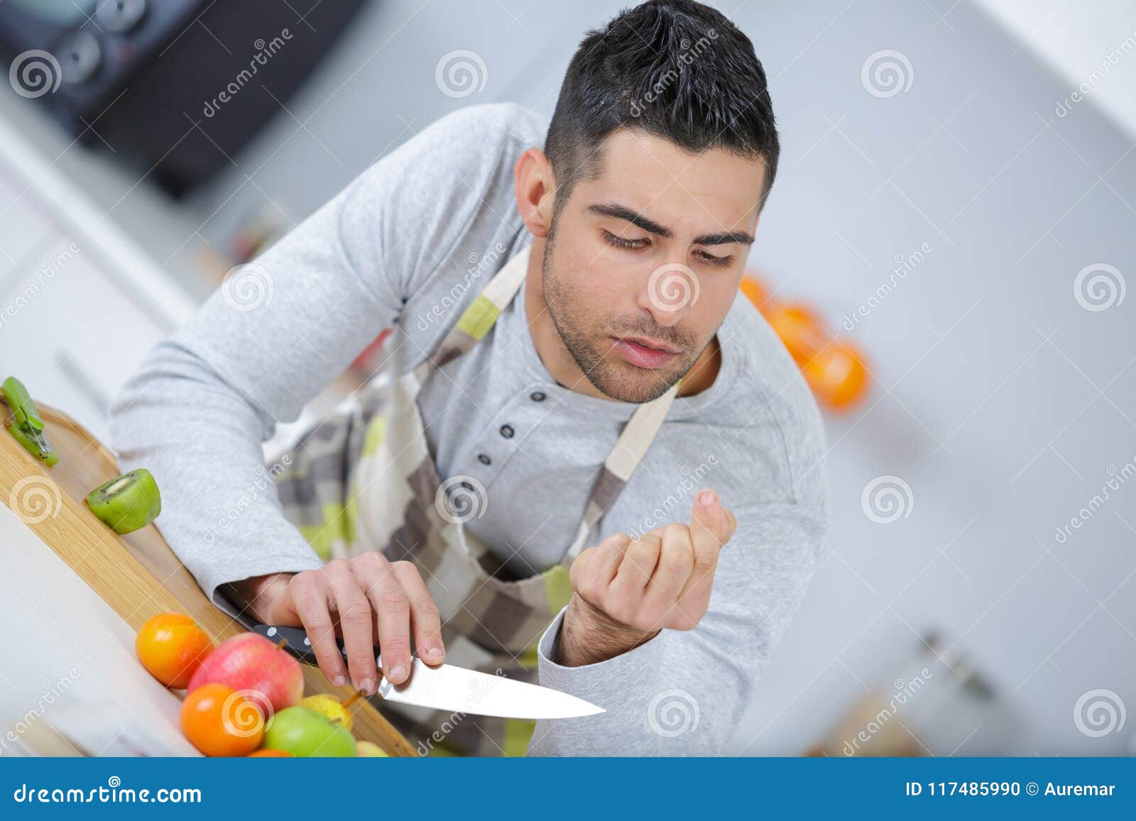 Herida del cuchillo foto de archivo. Imagen de descuidado 117485990