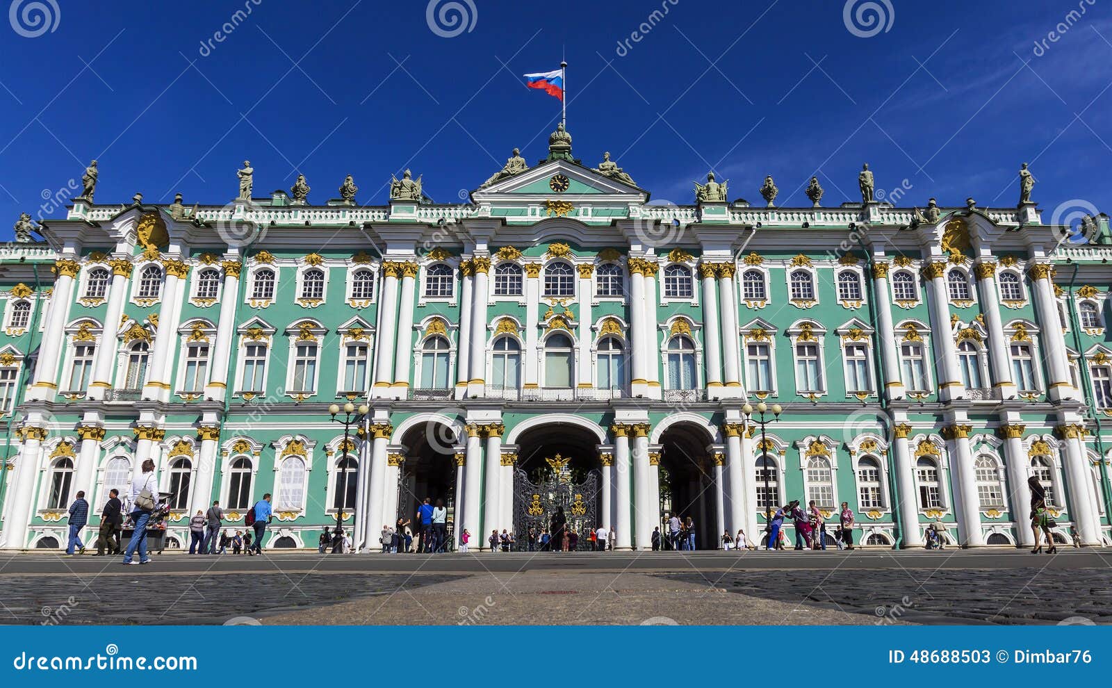 hermitage-palace-square-st-petersburg-russia-48688503.jpg