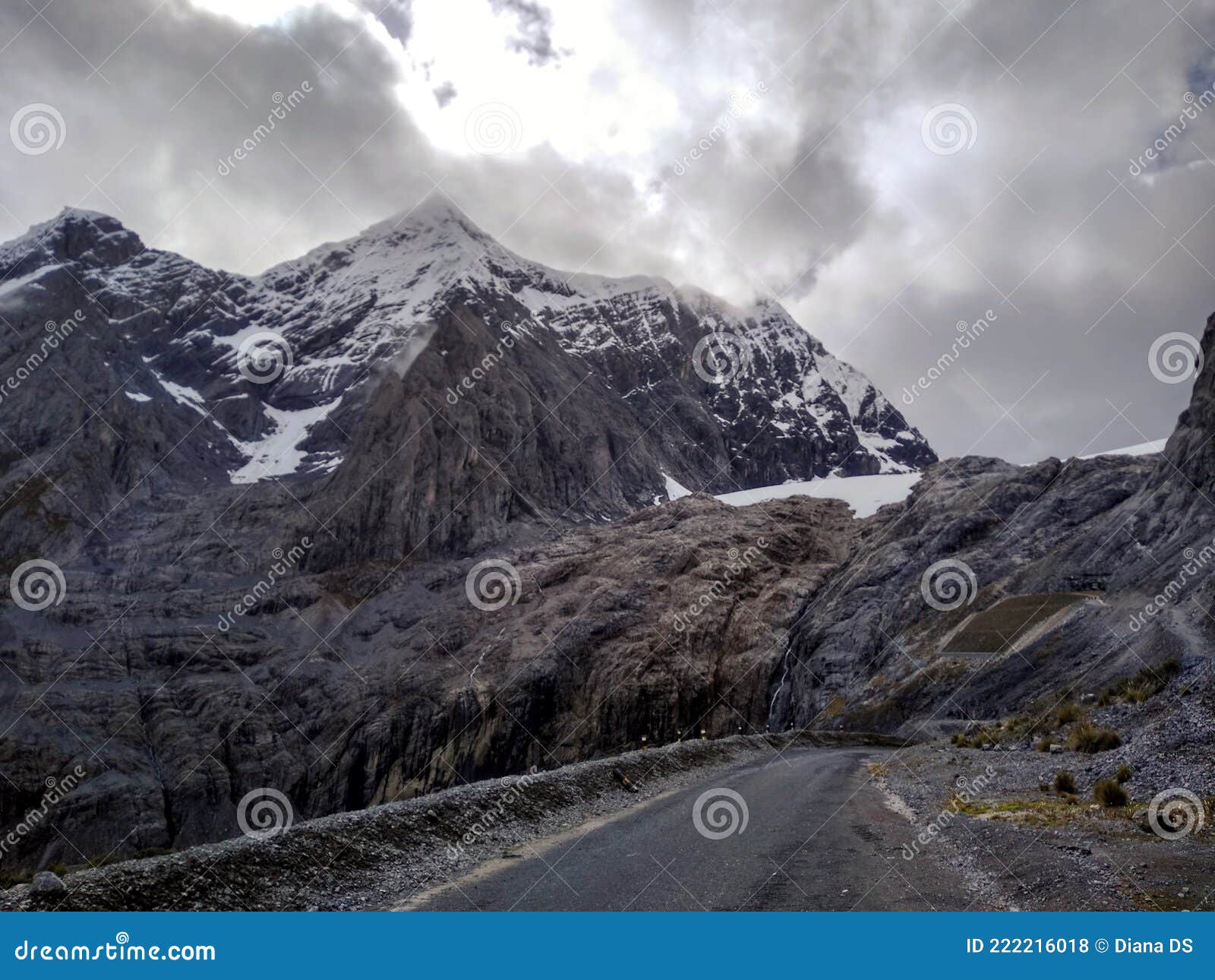 hermosa montaÃÂ±a de nieve