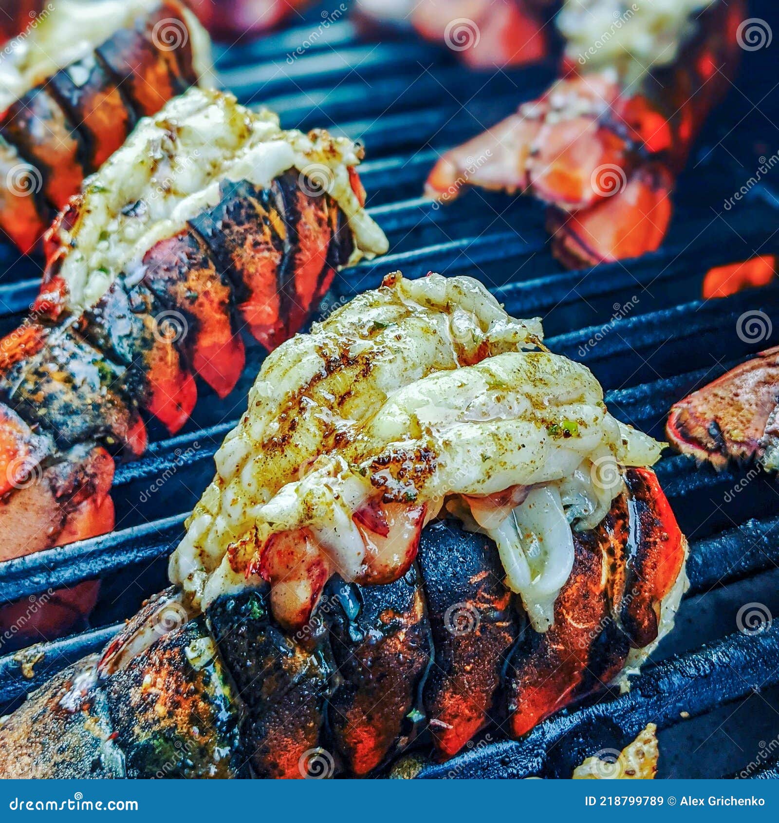 Hermosas Colas De Langosta a La Parrilla Sabroso Listo Para Comer Imagen de  archivo - Imagen de placa, plato: 218799789