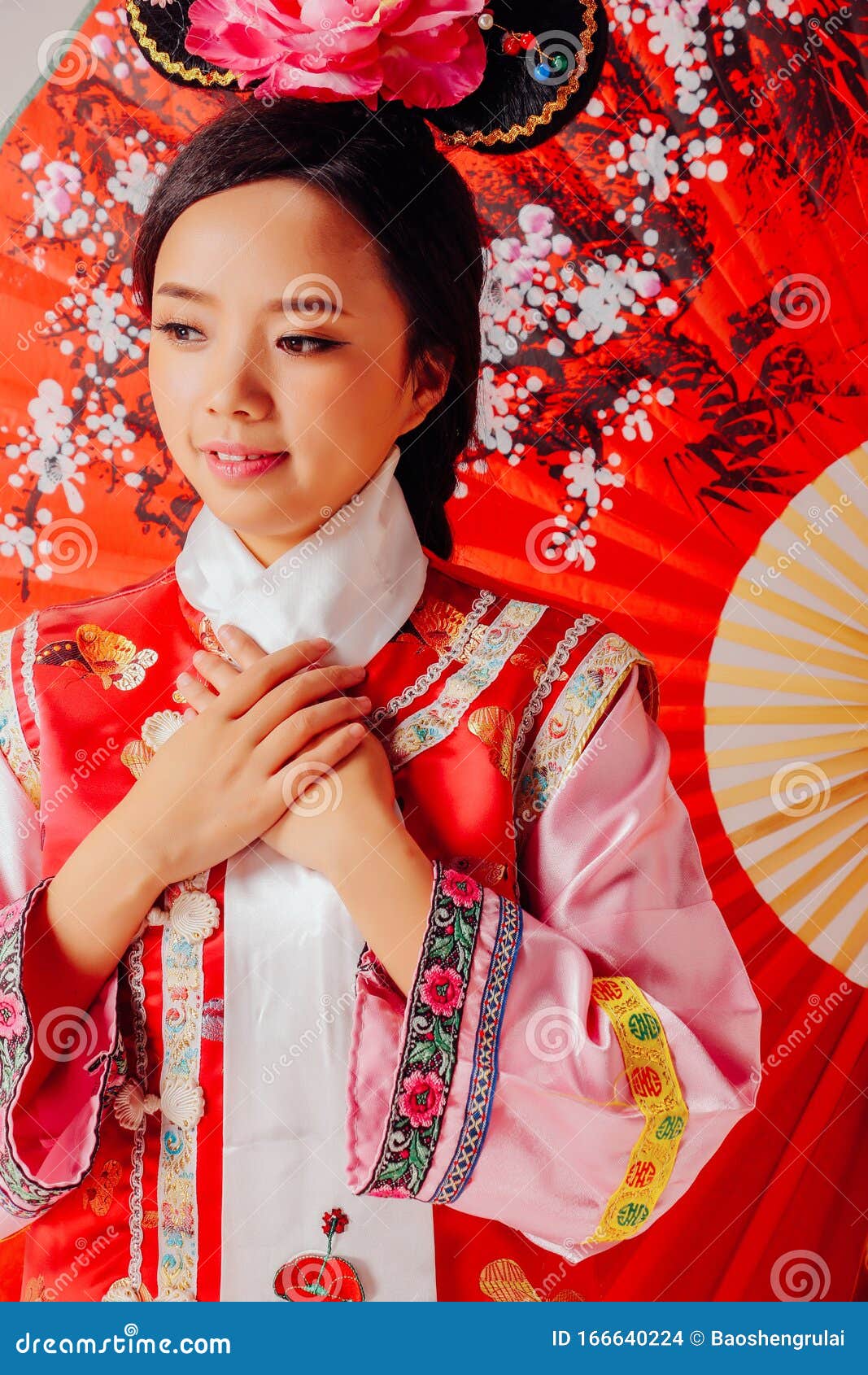 Hermosas Mujeres Asiáticas Usan Ropa China De La Dinastía Qing Foto de  archivo - Imagen de agregue, especialmente: 166640224