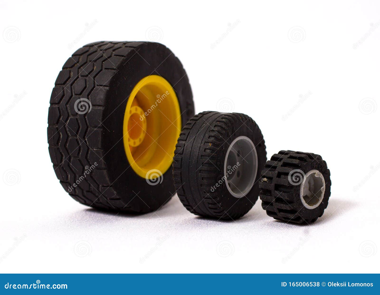 Hermosas Ruedas Lego Para Diferentes Tipos De Automóviles Foto de archivo - Imagen de blanco, juguetes: 165006538