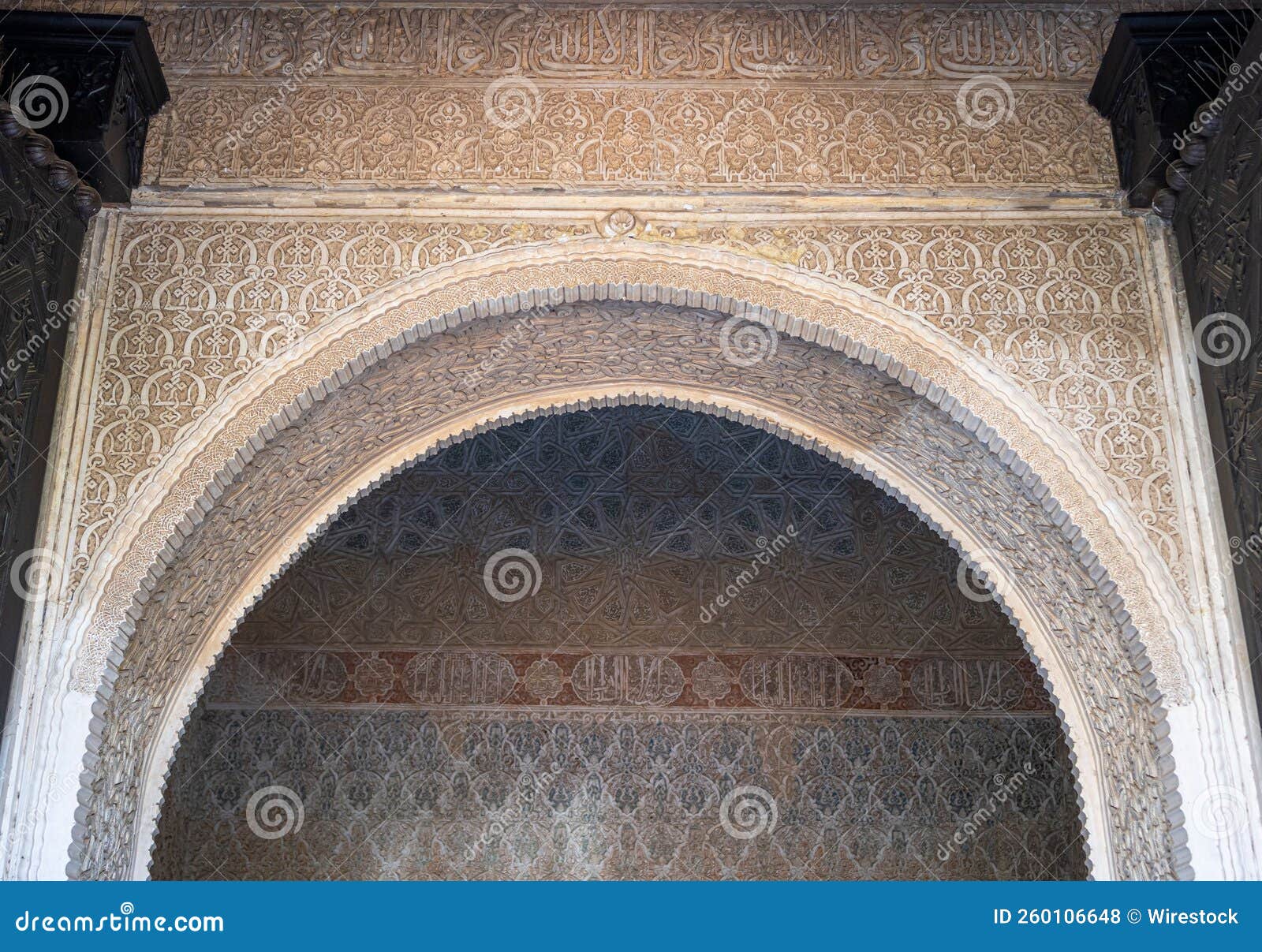 hermoso arco de estilo ÃÆÃÂ¡rabe en el alcÃÆÃÂ¡zar de genil en granada