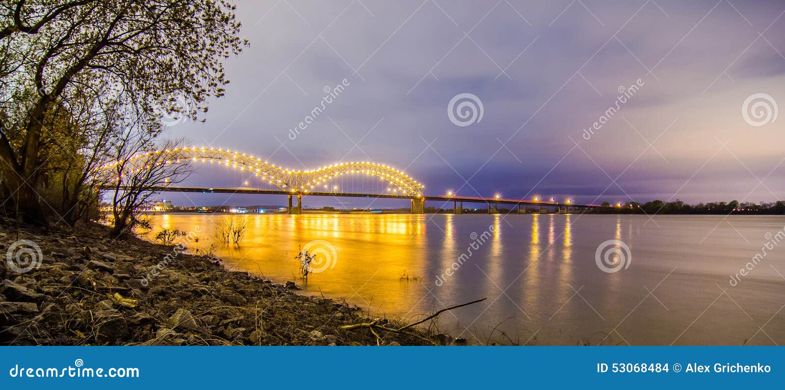 hernando de soto bridge - memphis tennessee at night