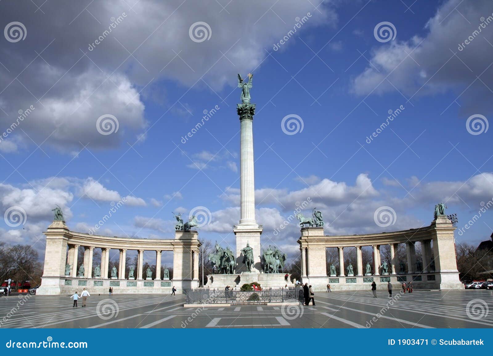 heroes square in budapest