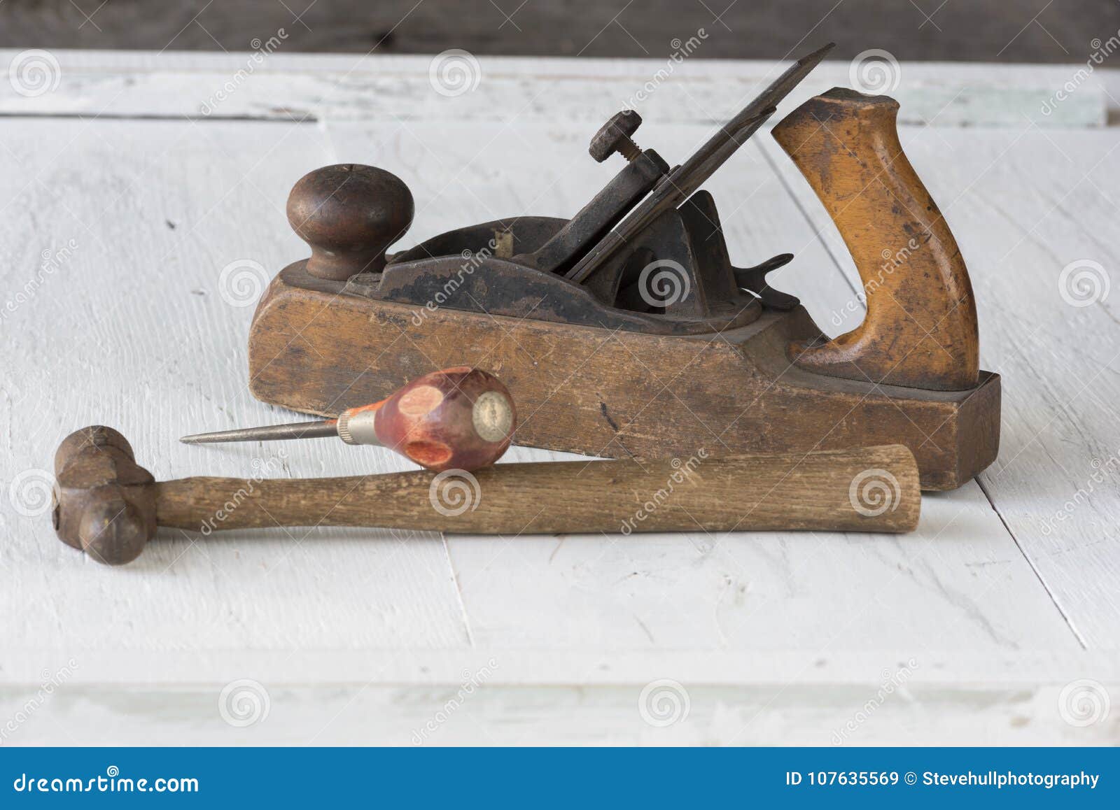 Herramientas De Funcionamiento De Madera Antiguas Usadas En Carpintería Imagen de archivo - Imagen de workbench: 107635569