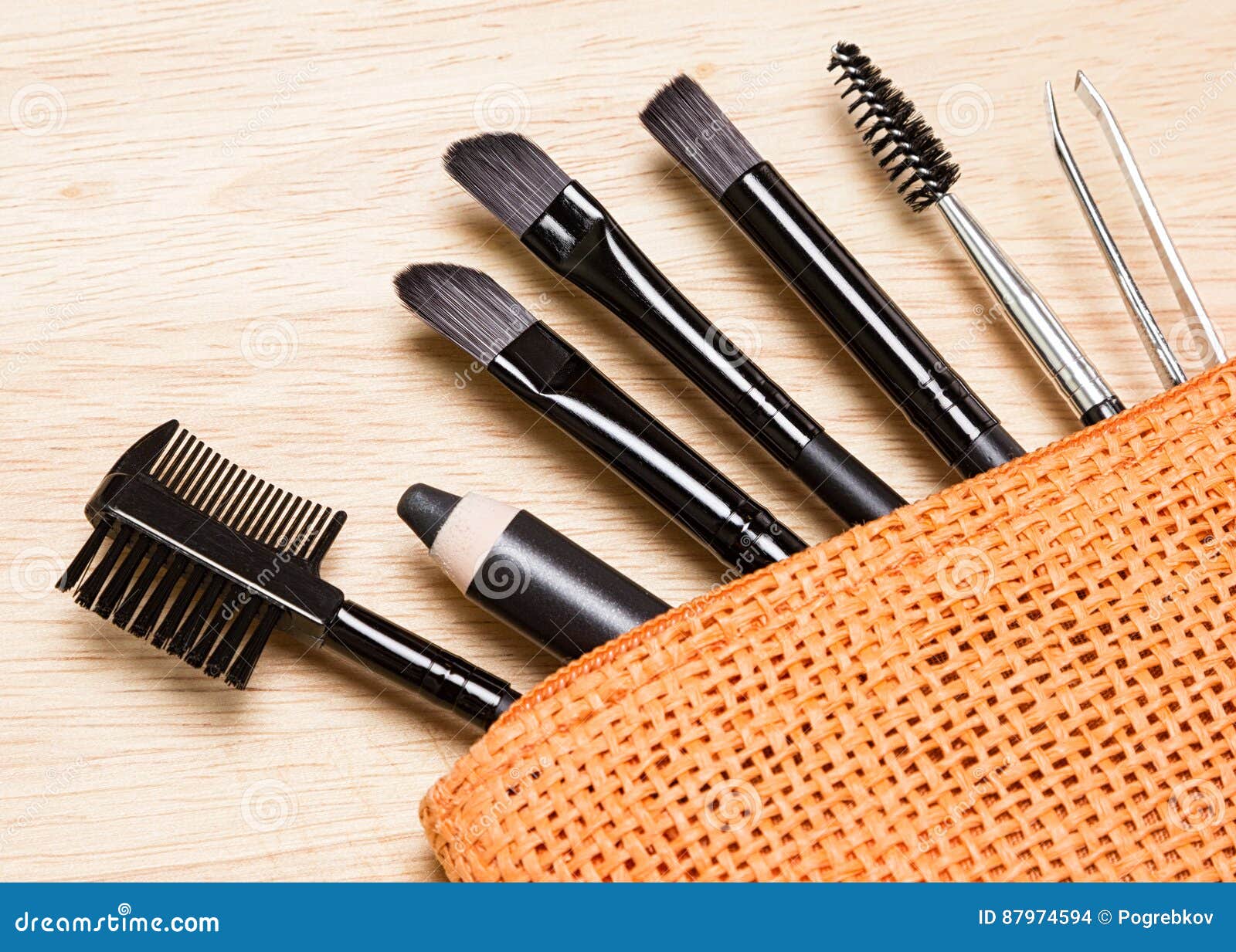 Инструменты бровиста. Инструменты для бровей. Для бровей принадлежности для окрашивания. Щеточка для окрашивания бровей.
