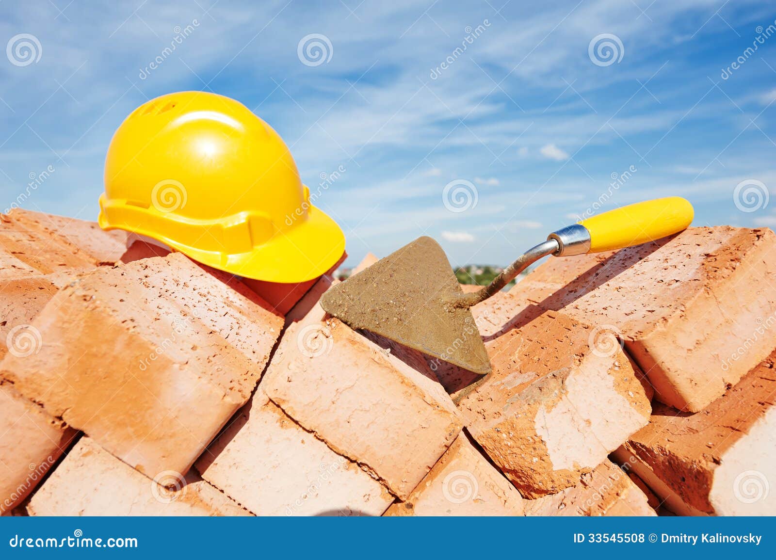 https://thumbs.dreamstime.com/z/herramientas-del-alba%C3%B1il-de-la-construcci%C3%B3n-33545508.jpg