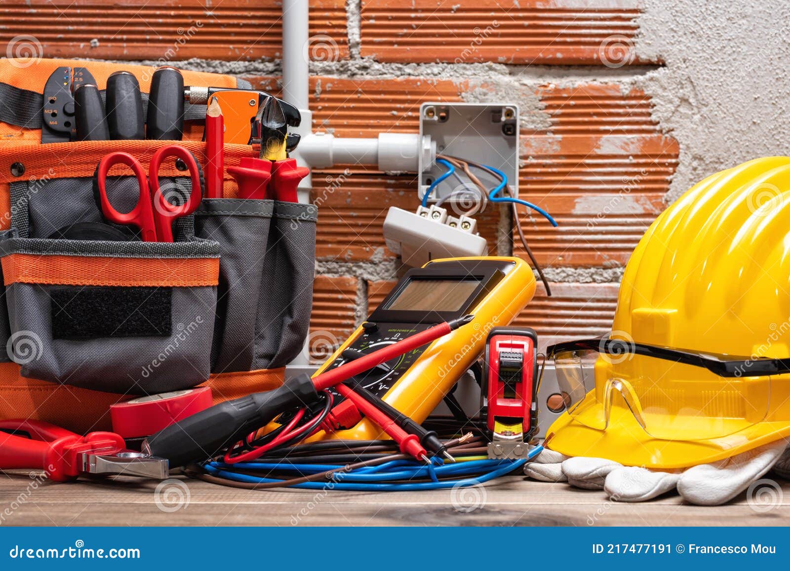 Herramientas Y Equipos De Trabajo Para Electricistas. Electricidad Imagen  de archivo - Imagen de alicates, eléctrico: 217477191