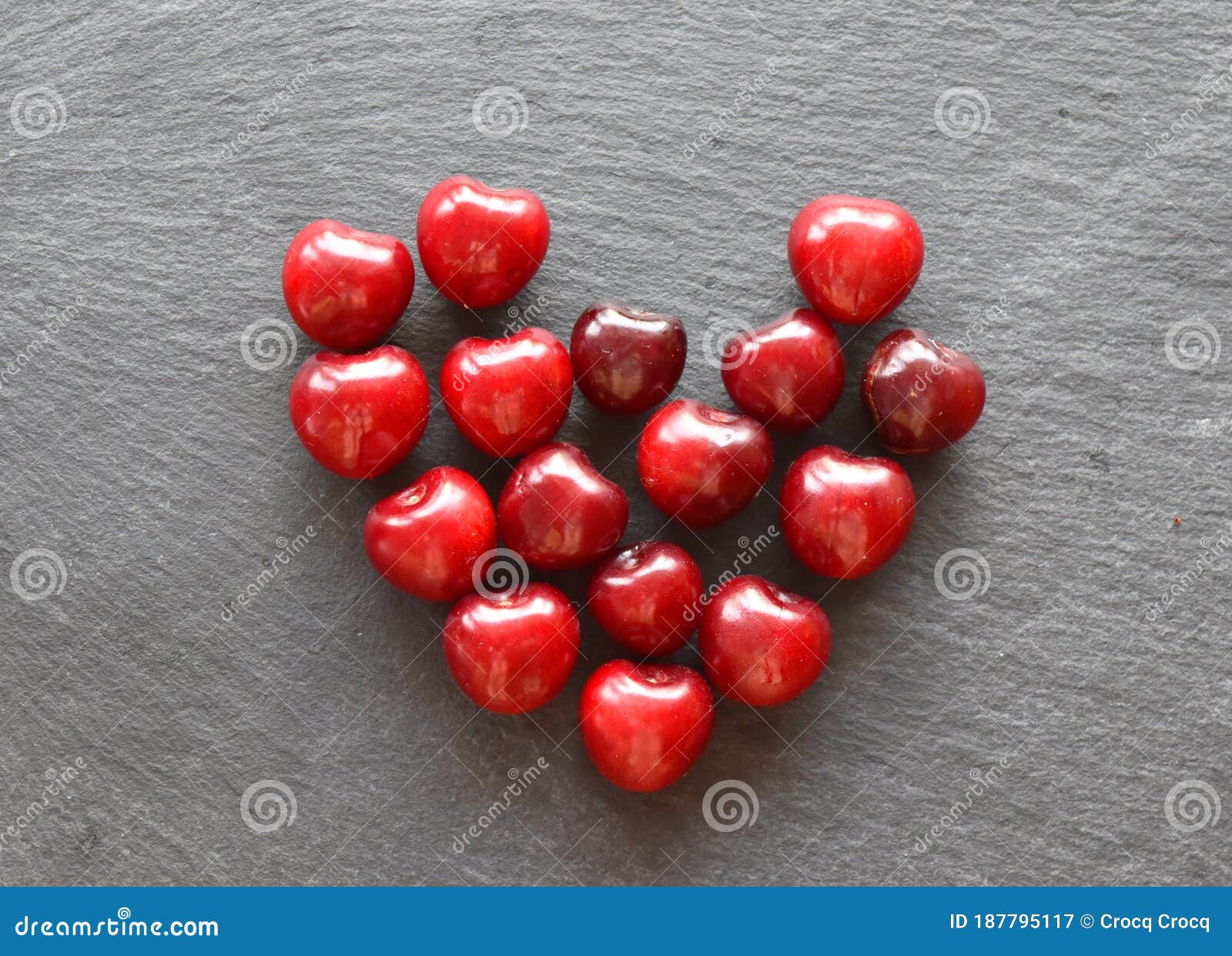 Herz Kirschen Auf Einem Blatt Stockbild - Bild von frisch, frucht ...