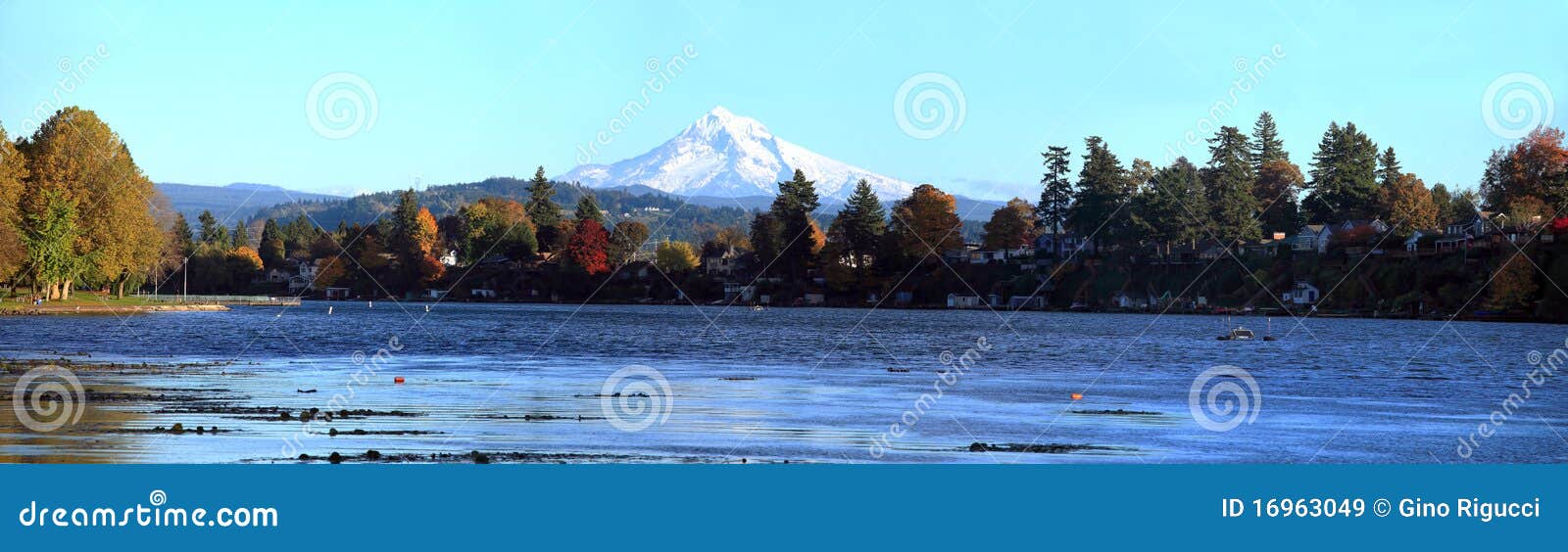 Het Blauwe Panorama Fairview Oregon Van Het Park Van Het Meer. Stock Afbeelding Image of