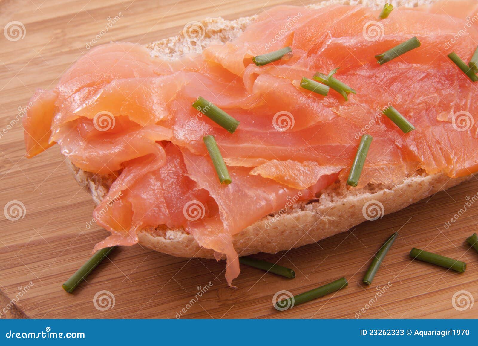 Geboorteplaats Doe herleven Bek Het brood van de zalm stock afbeelding. Image of voeding - 23262333