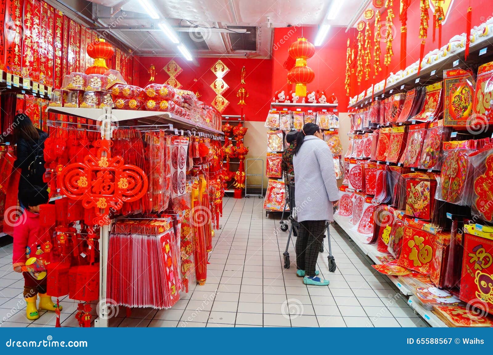 Reusachtig wervelkolom lager Het Chinese Nieuwjaar Komt Naderbij, Kopen De Mensen Feestelijke Decoratie  Redactionele Fotografie - Image of toeristen, achtergrond: 65588567