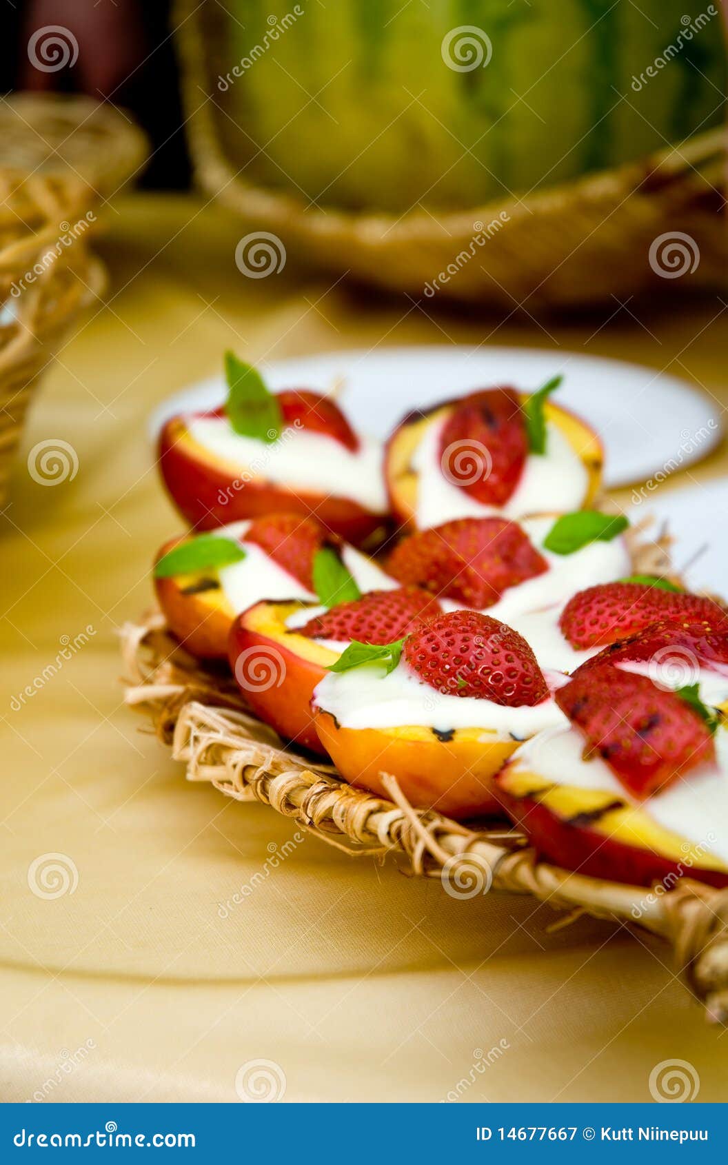 Het dessert van het fruit stock afbeelding. Image of vers - 14677667
