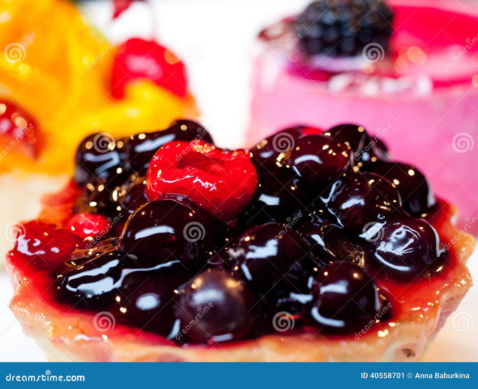 Het dessert van het fruit stock afbeelding. Image of plaat - 40558701