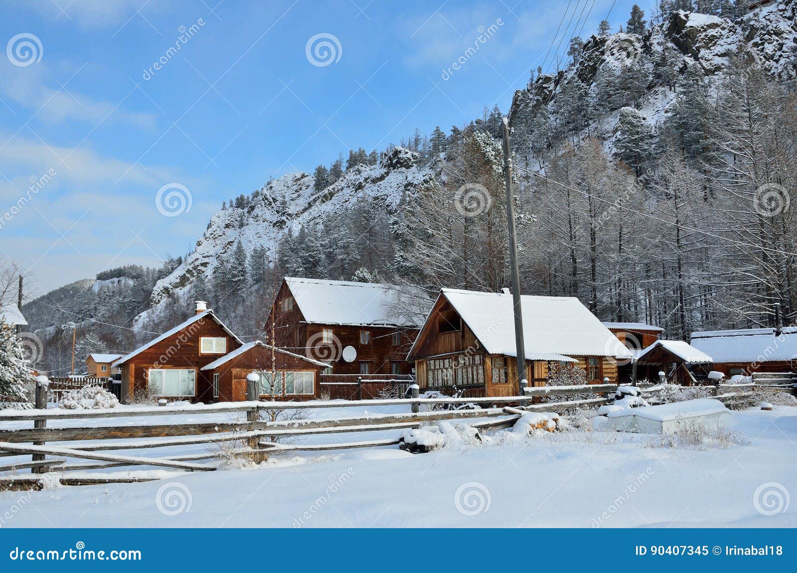 Het Dorp Van Bolsjewiek Koty Op De Kust Van Meer Baikal in De Winter Stock  Afbeelding - Image of meer, huis: 90407345