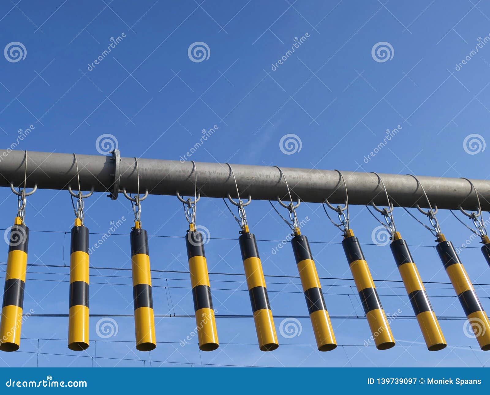 Snazzy Verhuizer Marxistisch Het Gele En Zwarte Roerende Goed Ondertekent Om Vrachtwagens Voor Maximum Hoogte Van Een Brug Te Waarschuwen Stock Afbeelding - Image of waarschuwing, hoogte: 139739097 Snazzy Verhuizer Marxistisch Het Gele En Zwarte Roerende Goed Ondertekent Om Vrachtwagens Voor Maximum Hoogte Van Een Brug Te Waarschuwen Stock Afbeelding - Image of waarschuwing, hoogte: 139739097