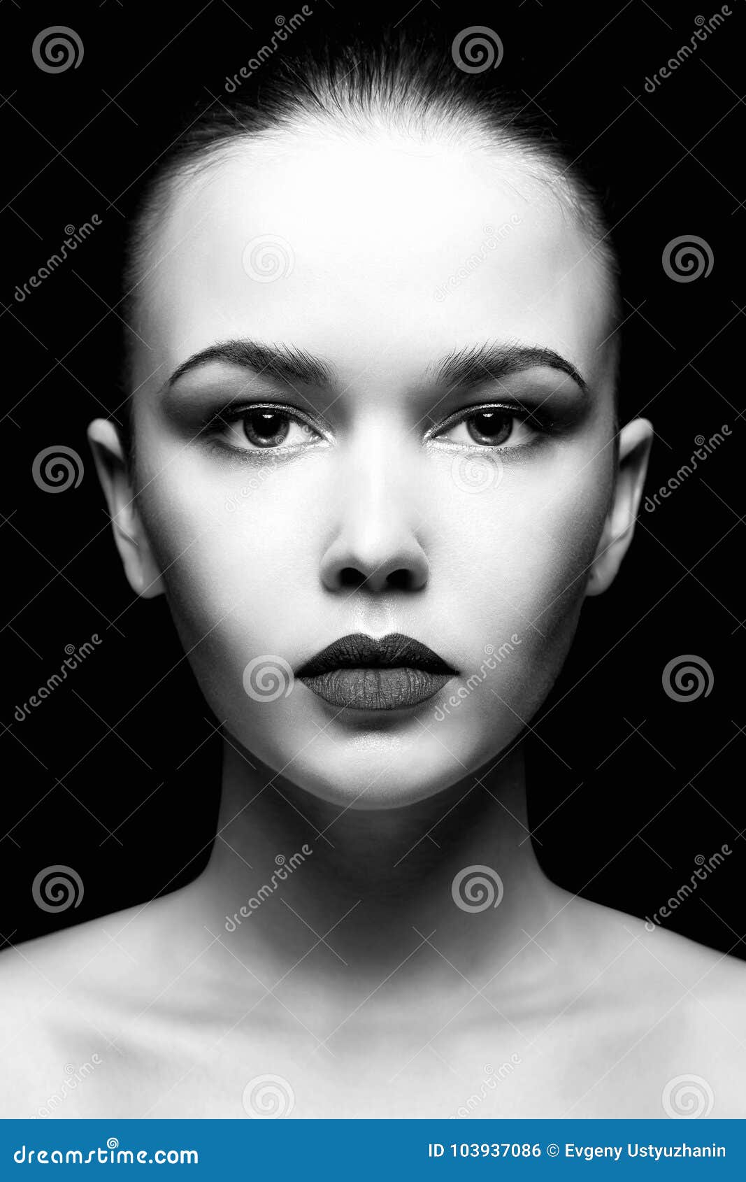 vloek surfen Oven Het Gezicht Van De Vrouw Zwart-wit Portret Stock Foto - Image of manier, wijfje: 103937086 vloek surfen Oven Het Gezicht Van De Vrouw Zwart-wit Portret Stock Foto - Image of manier, wijfje: 103937086