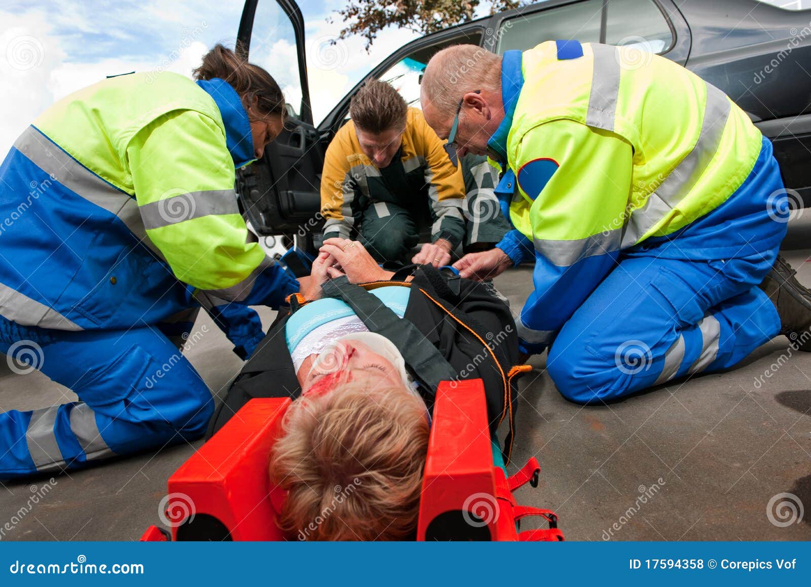 Het Groepswerk Van De Eerste Hulp Stock Foto Image of vastzetten, 17594358