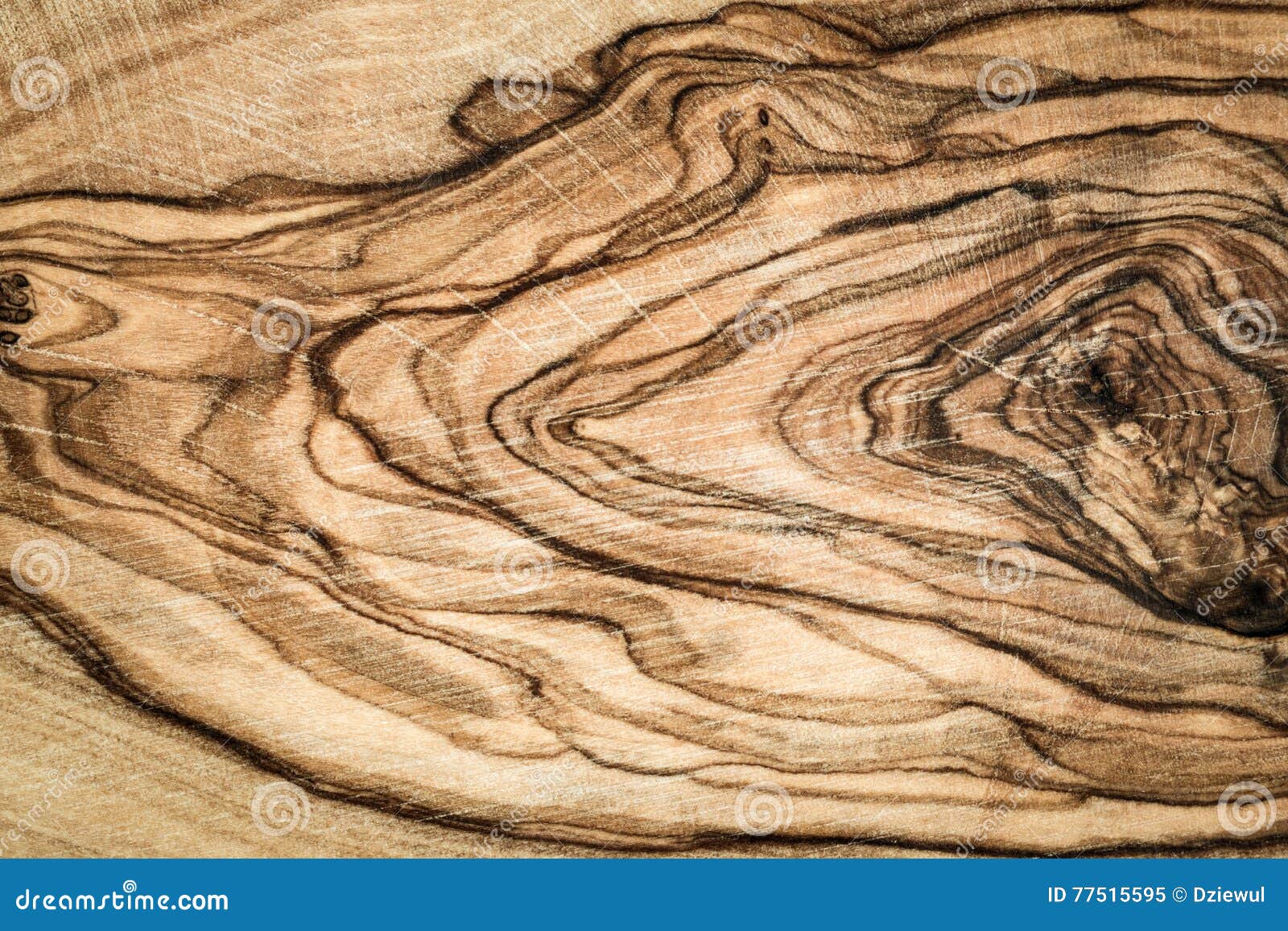 Glimlach botsen calorie Het hout van de olijf stock afbeelding. Image of bruin - 77515595