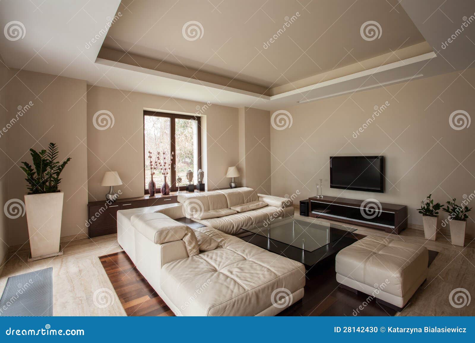 Het huis van de travertijn decoratie woonkamer stock foto's– 26 ...
