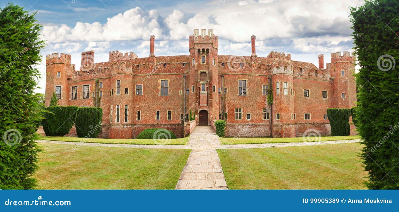 Het kasteel van baksteenherstmonceux in van Oost- Engeland Sussex. Het kasteel van baksteenherstmonceux in de van Oost- Engeland 15de eeuw het UK van Sussex