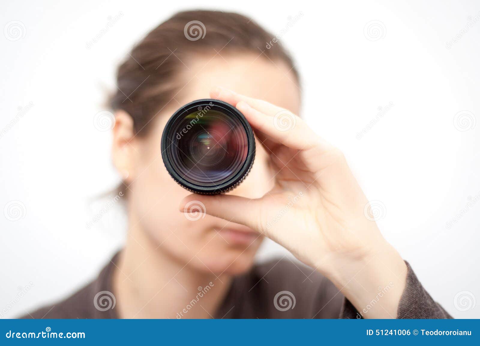 Het kijken door de lens stock foto. Image of door, kader 51241006