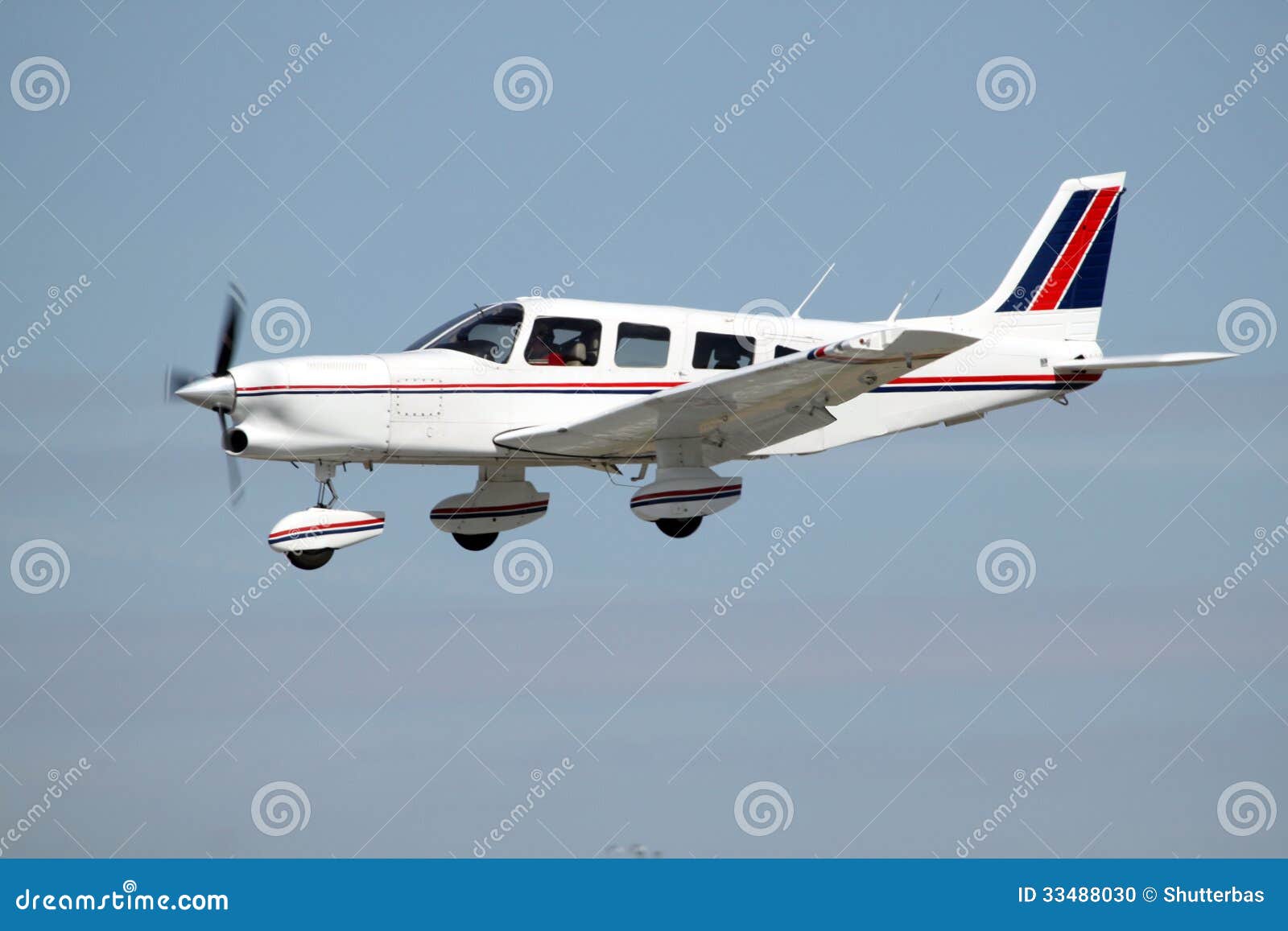 Laboratorium stap in fluctueren Het Kleine Privé Vliegtuig Landen Stock Foto - Image of vlucht, cessna:  33488030